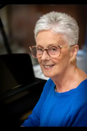Liz Moulder